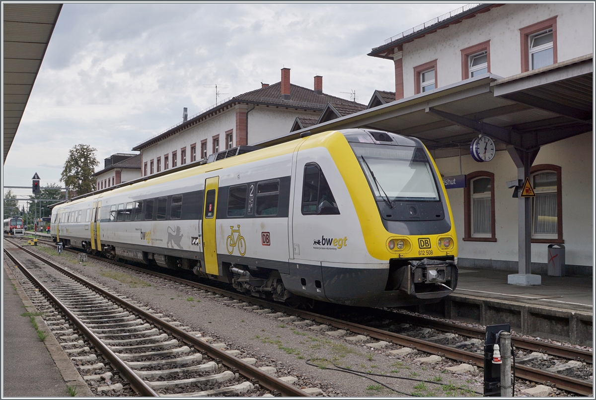 The DB 612 508 on the way to Friedrichshafen in Waltshut.

06.09.2022