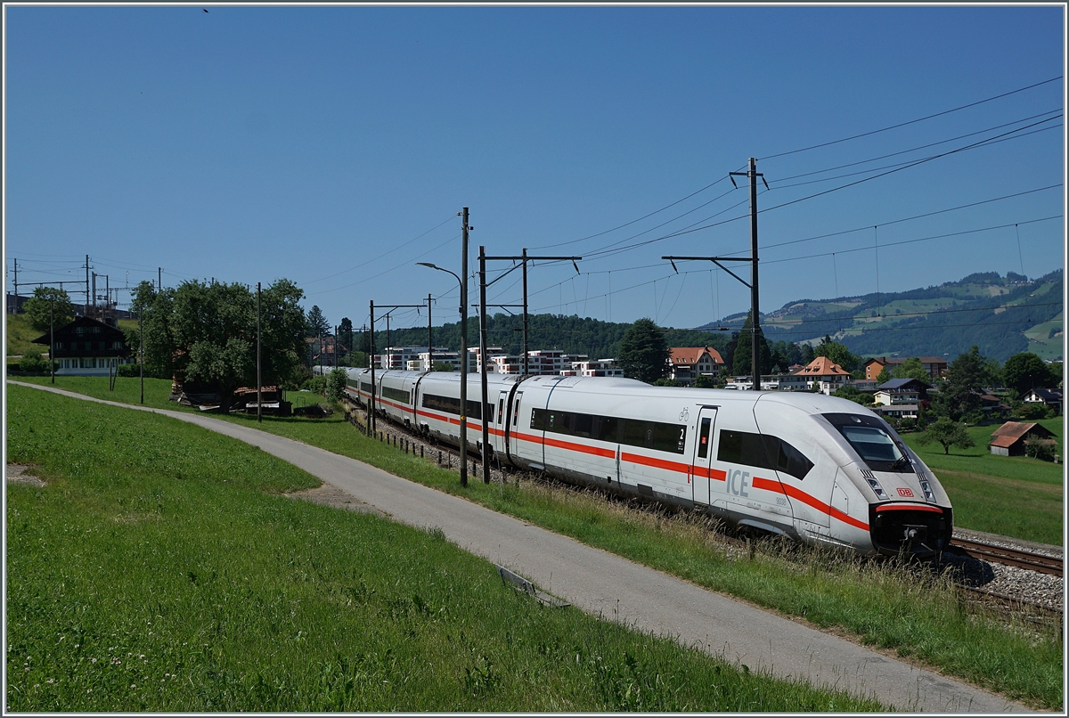 The DB ICE 4 on the way from Interlaken Ost to Frankfurt between Faulensee and Spiez. 

14.06.2021