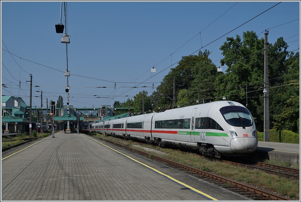 The DB ICE 411 055 comming from München is arriving at Bregenz. This is the ICE 1217 service.

14.08.2021