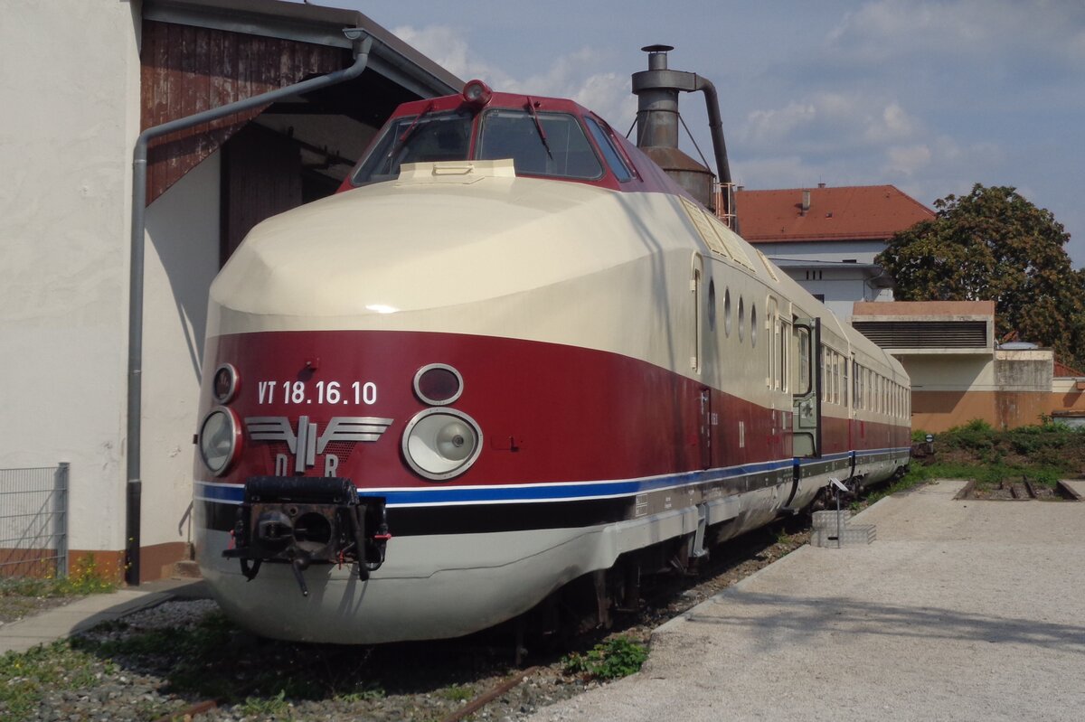 The DB Museum at Nürnberg houses amongst others this GDR equivalent of West-Germany's TEE Class 601 in the form of VT 18.16.10, seen here on 6 September 2018.