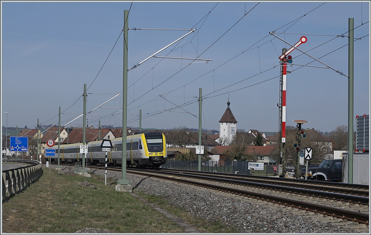 The DB VT 612 067 and 572 on the way to Basel Bad Bf by Neunkirch (CH). 

25.03.2021