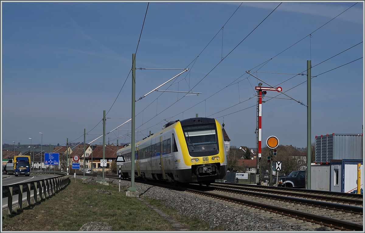 The DB VT 612 605 on the way to Singen by Neunkirch.

25.03.2021