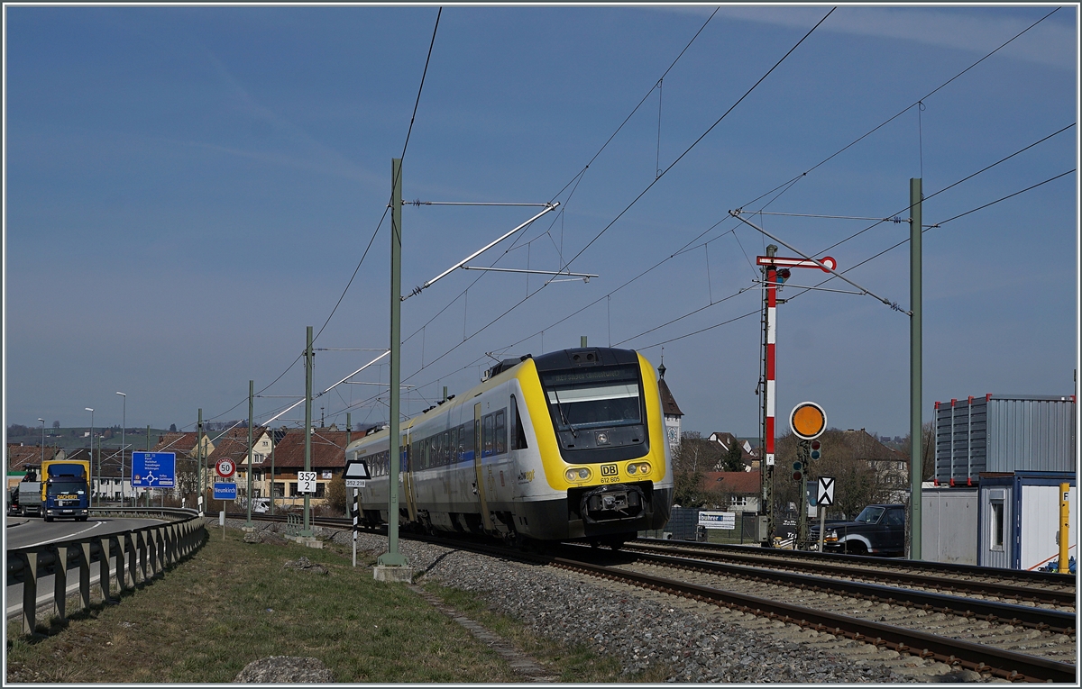 The DB VT 612 605 on the way to Singen by Neunkirch.

25.03.2021