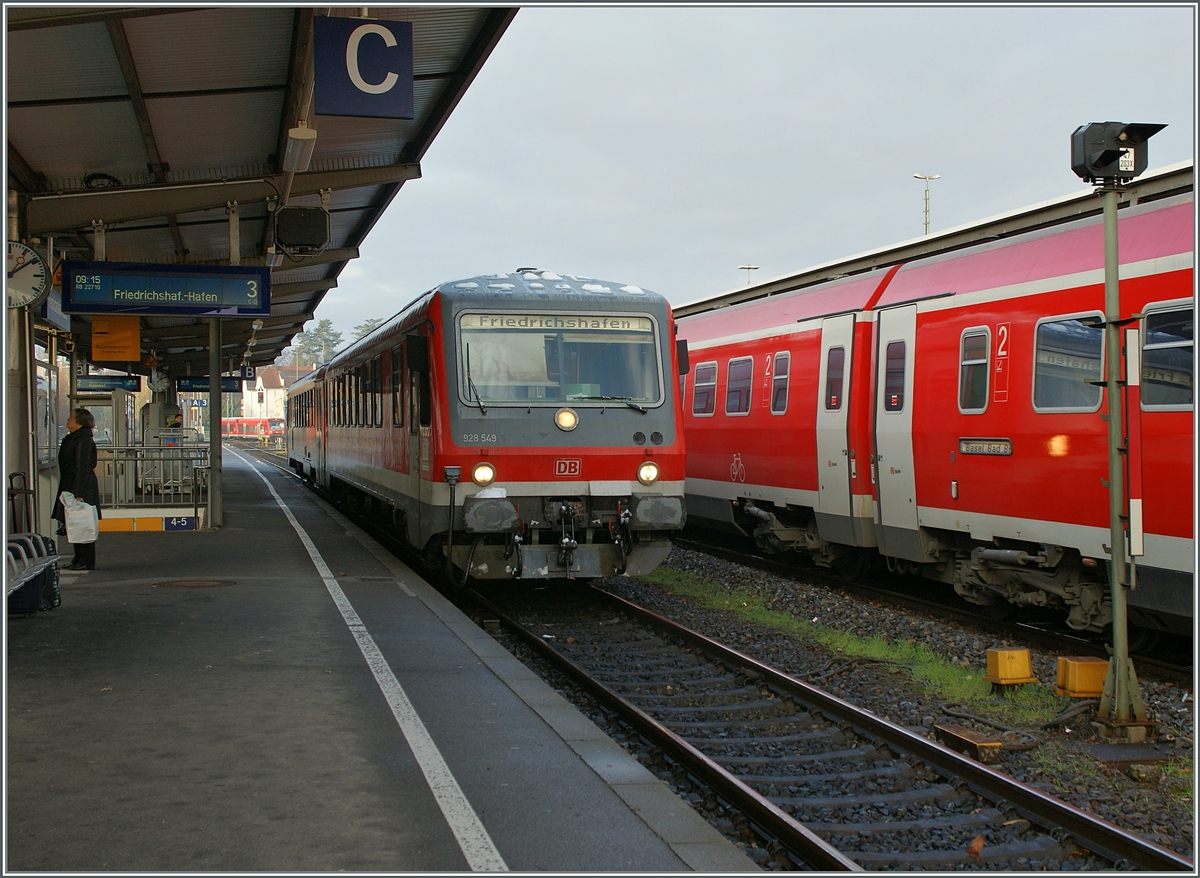 The DB VT 628/928-549 in Friedrichshafen City Station.
30.11.2013