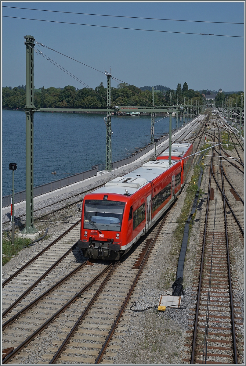 The DB VT 650 116 and 103 in Lindau Insel  . 

14.08.2021