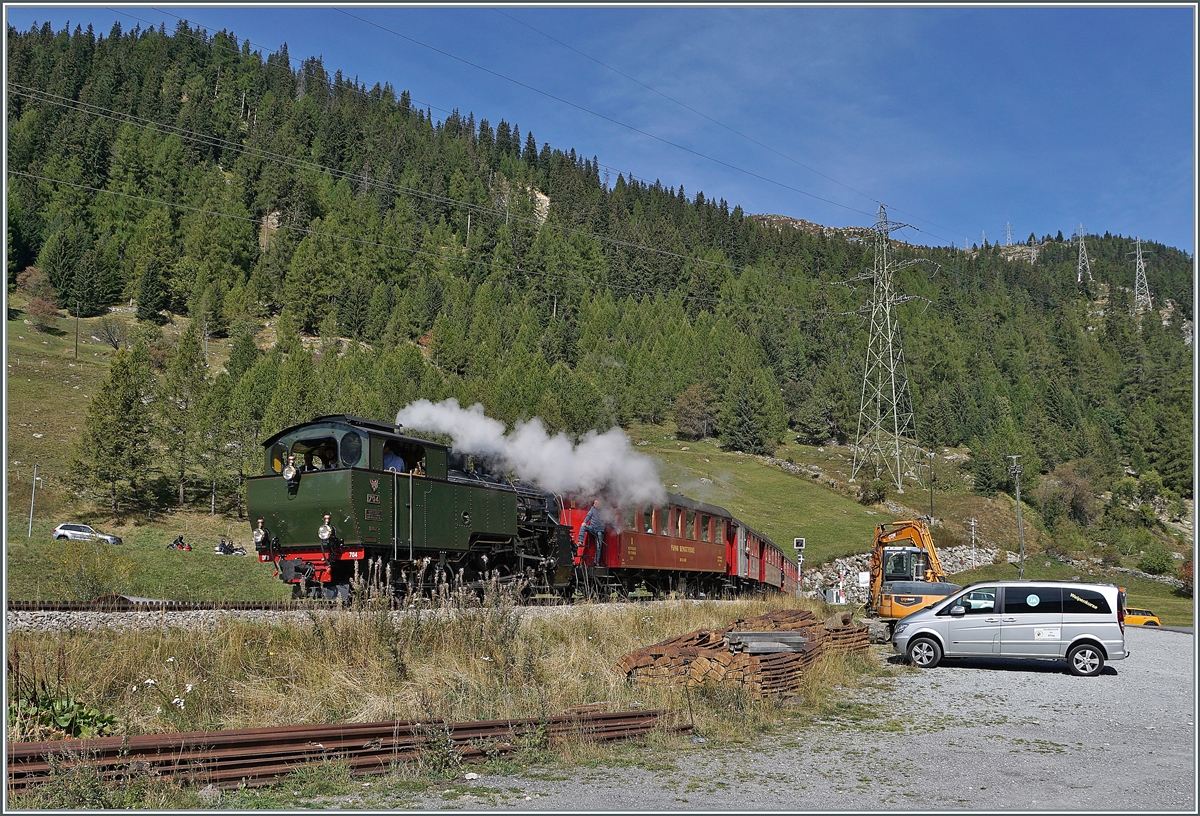 The DFB HG 4/4 704 is arriving at Oberwald. 

30.09.2021