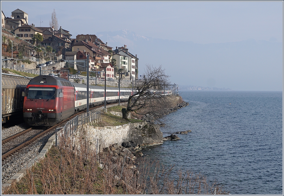 The dirty SBB Re 460 069-6 with an I to Geneve by St Saphorin. 
06.02.2018