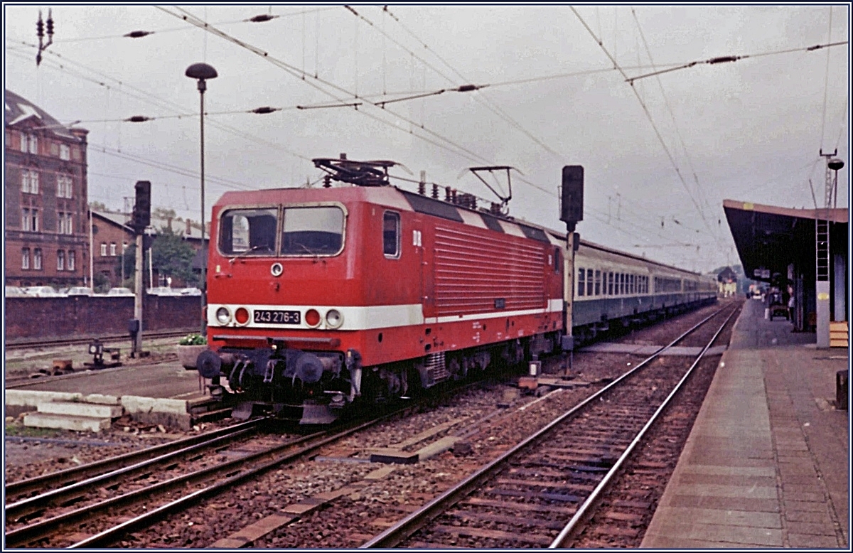 The DR 243 276-3 in Schwerin. 

Analog picture / 25.09.1990
 