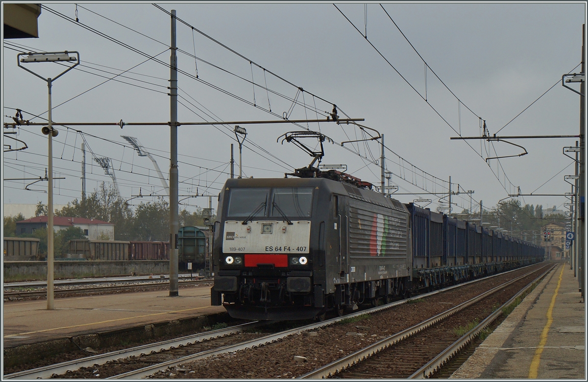 The E 189 407 (ES 64 F4 407) in Modena. 
20.09.2014