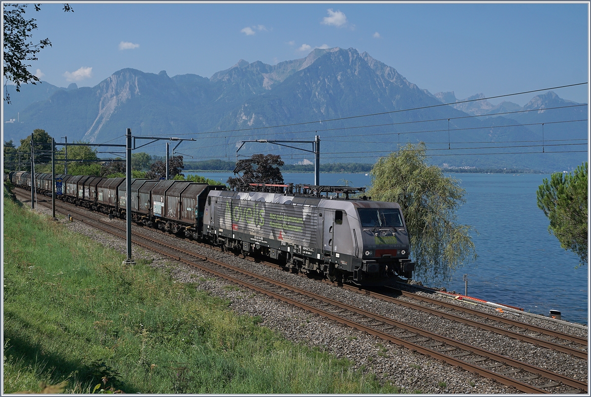 The E 189 990-5  Göttingen  (UIC 914 80 6189 990-5 D-DISPO Class 189-VE) with the  NOVELIS  Train by Villeneuve.
03.08.2018