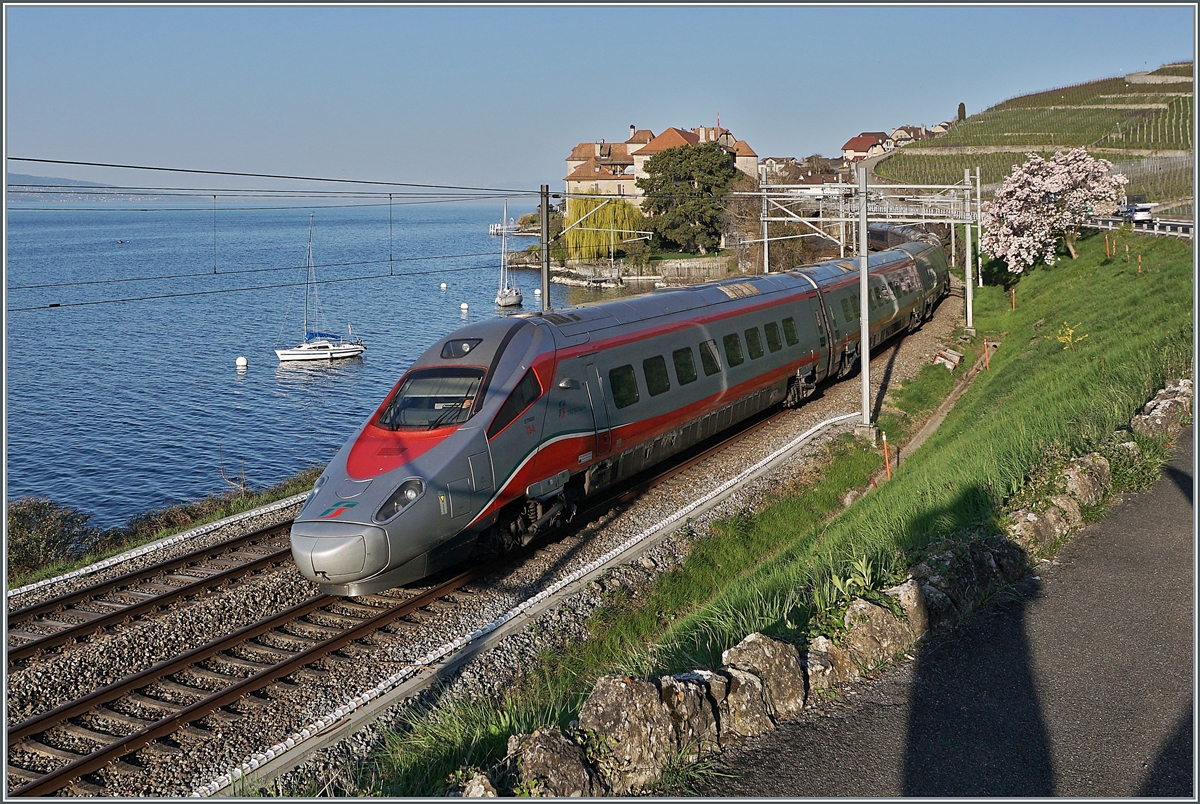 The EC 37 from Geneva to Milan with the FS Trenitalia ETR 610 012 by Rivaz. 

01.04.2021

