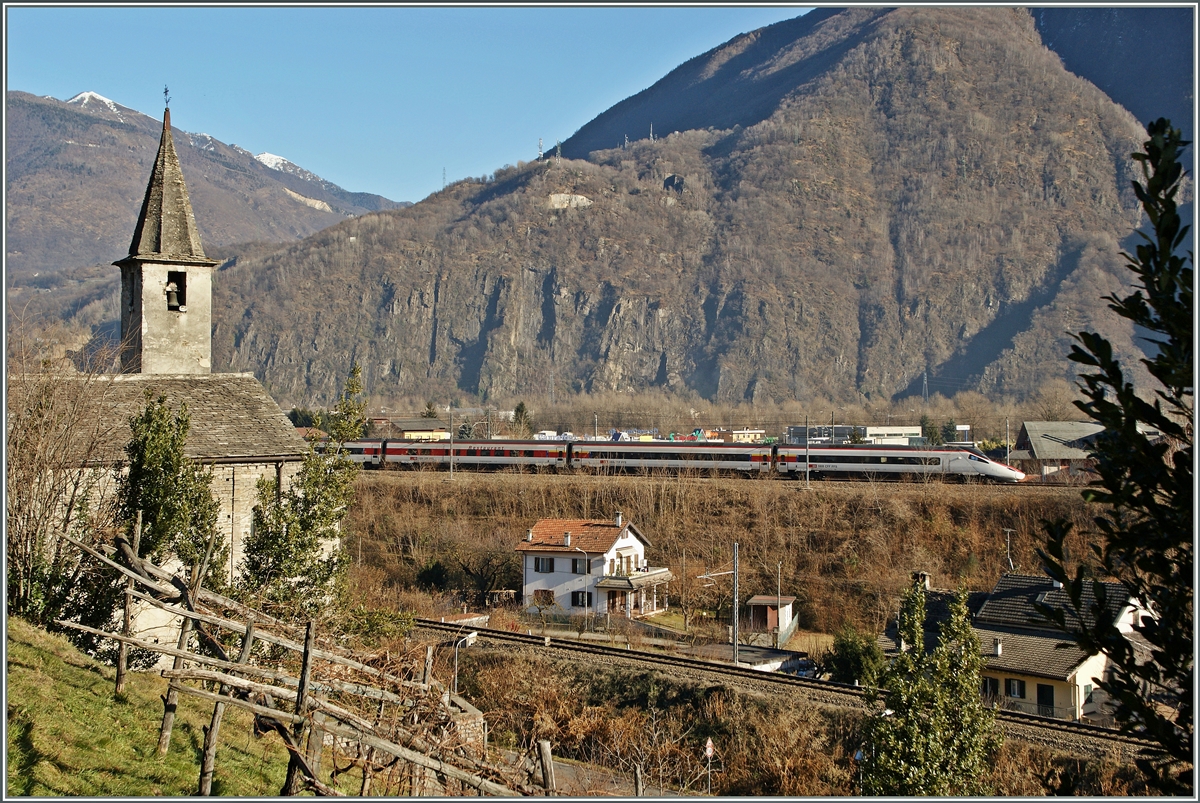 The EC 52 Milano - Basel by Borgata San Quirico near Domodossola.
17.12.2013