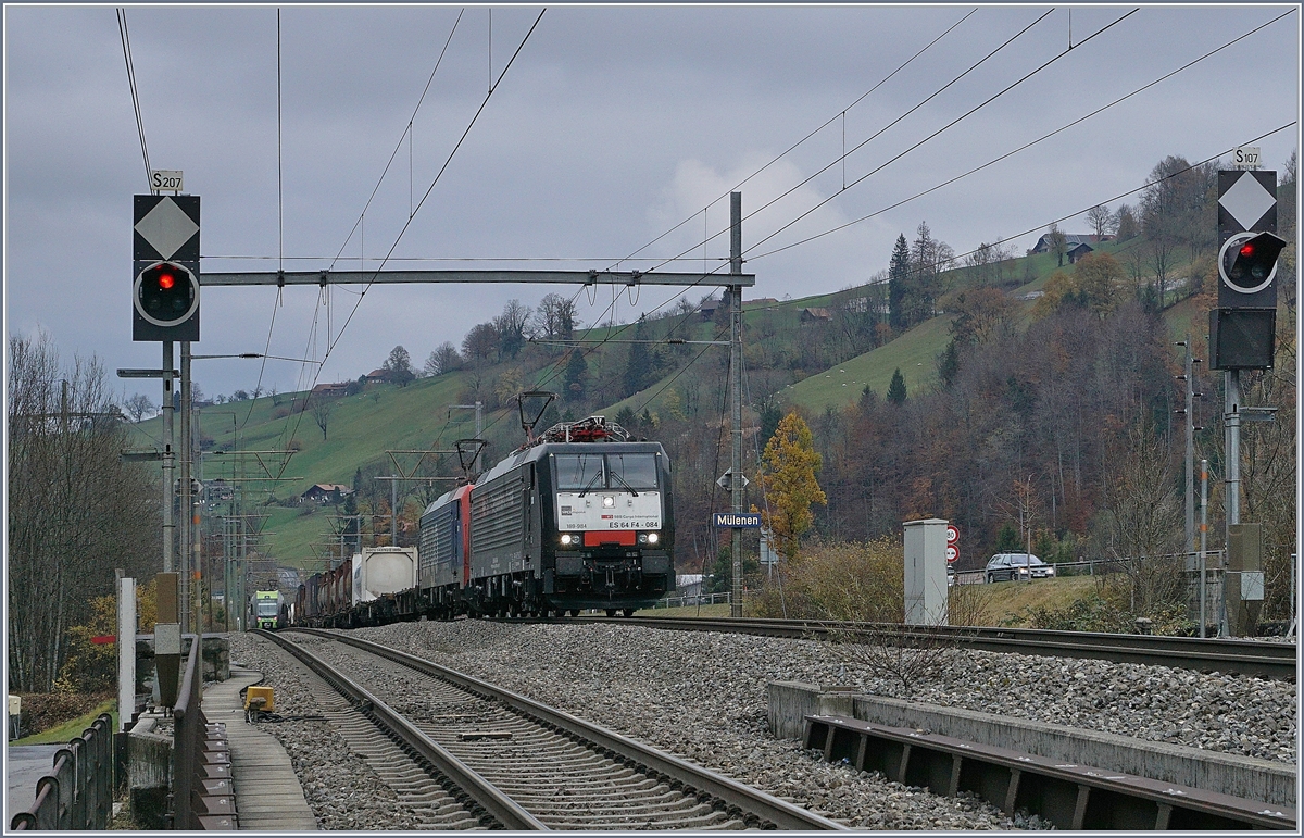 The ES 64 F4 189 084 and an other one by Mülenen. 

09.11.2017