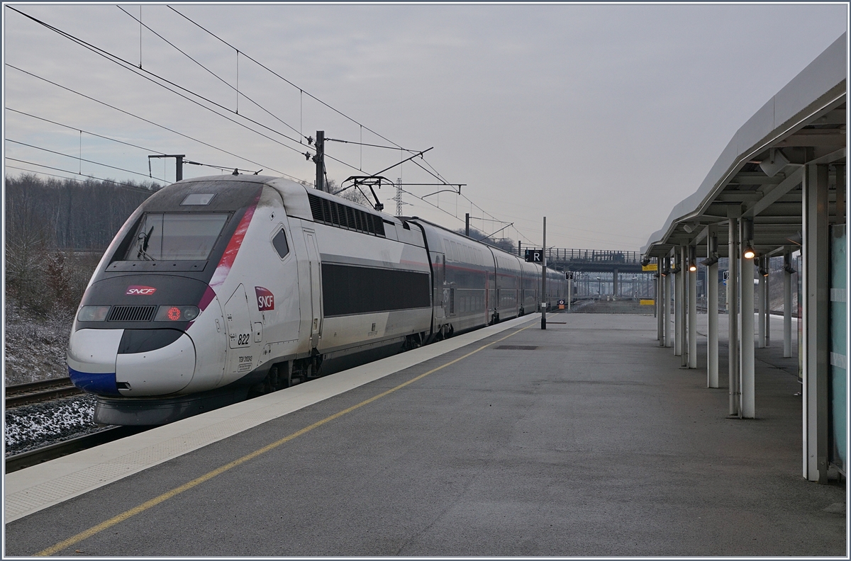 The Eurodulex TGV 822 from Luxemburg to Montpellier is leaving the Belfort Montbéliard TGV Station.


11.01.2019