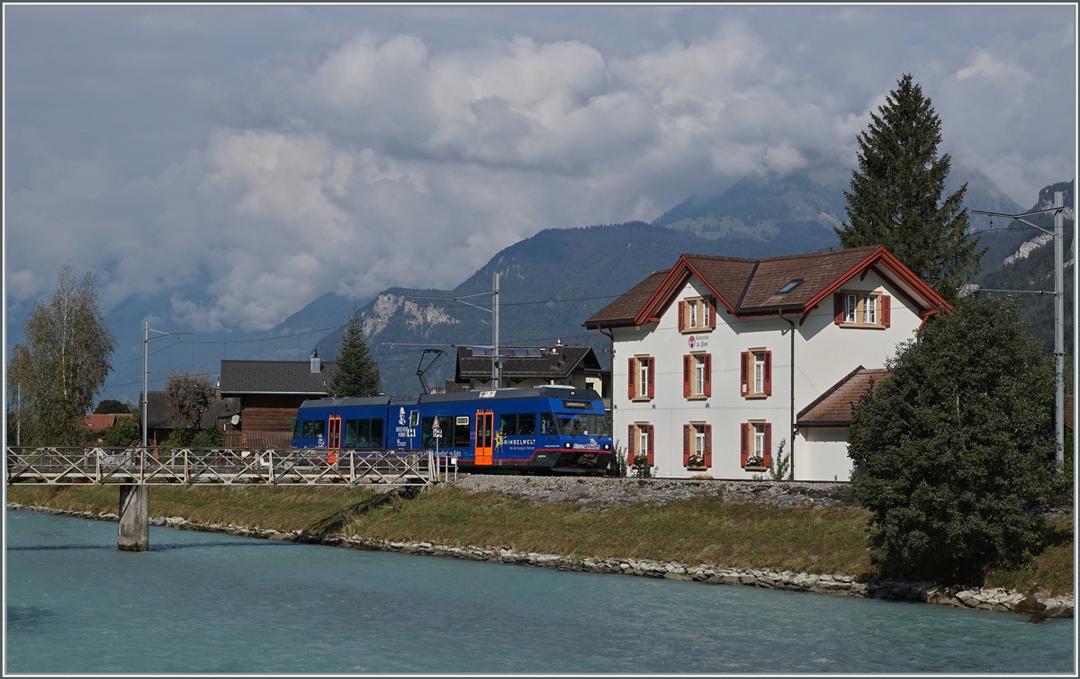The ex CEV MVR Be 2/6 7004  Montreux  is now the MIB Be 2/6 13. This train makes a stop by the Aareschlucht West on the way to Innterkichen.

22.09.2020