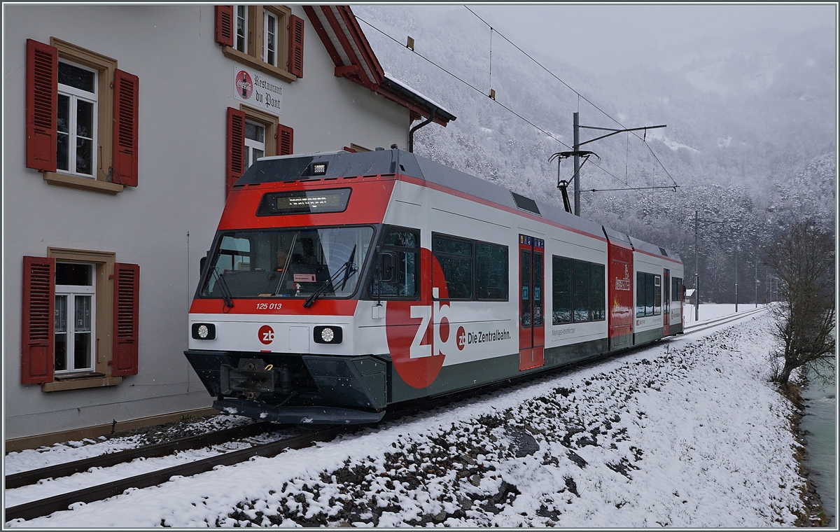 The ex CEV MVR GTW Be 2/6 7004  Montreux  is now by the Zentralbahn the Be 125 013 (90 85 847 0013-6) and is arriving by Aareschlucht West.

16.03.2021