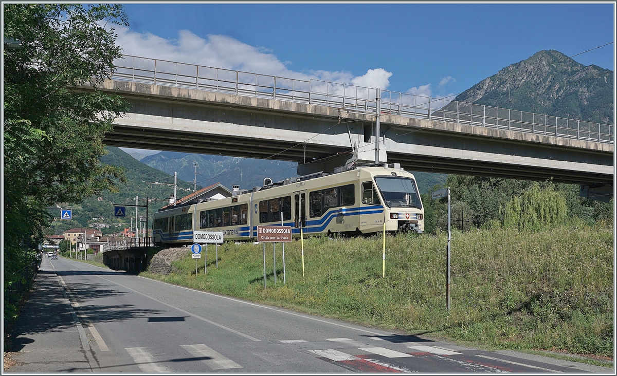 The FART ABe 4/8 N° 45 comming from Locarno is arriving at Domodossola.

25.06.2022