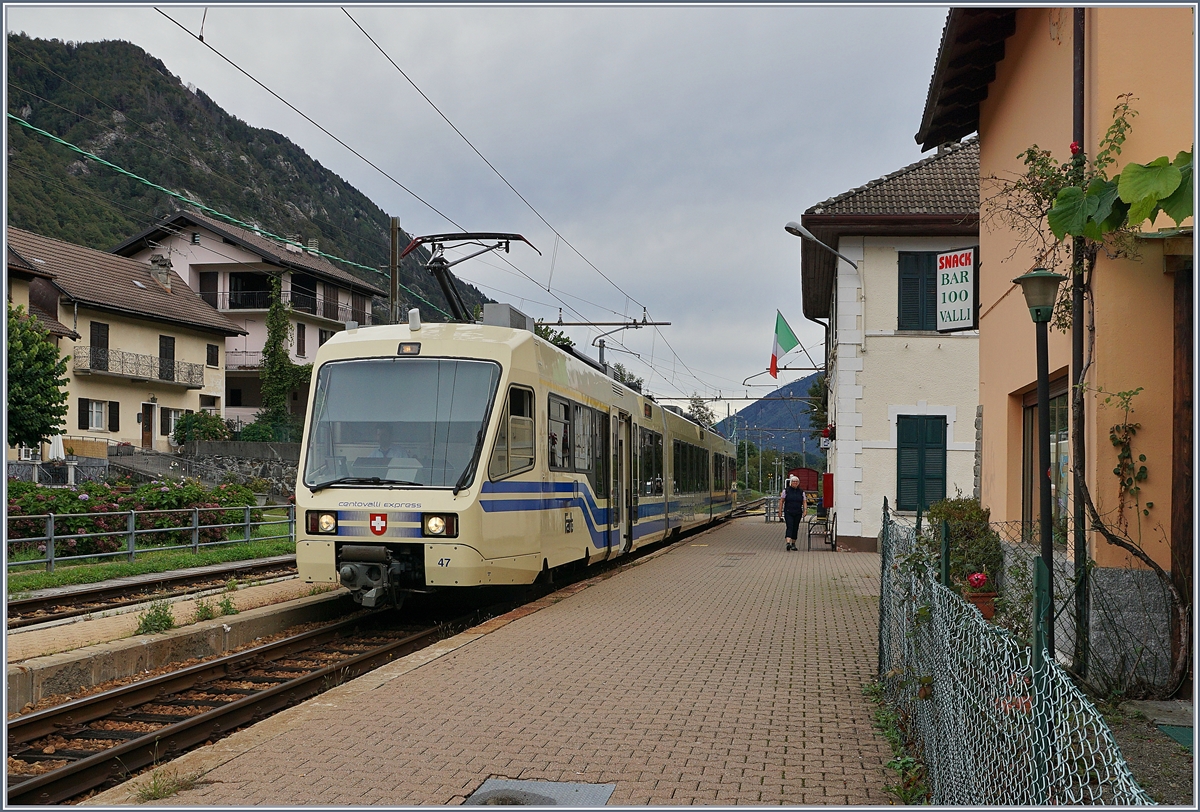 The FART Centovalli Express from Locarno to Domodossola by his stop in Malesco. 

24.09.2019