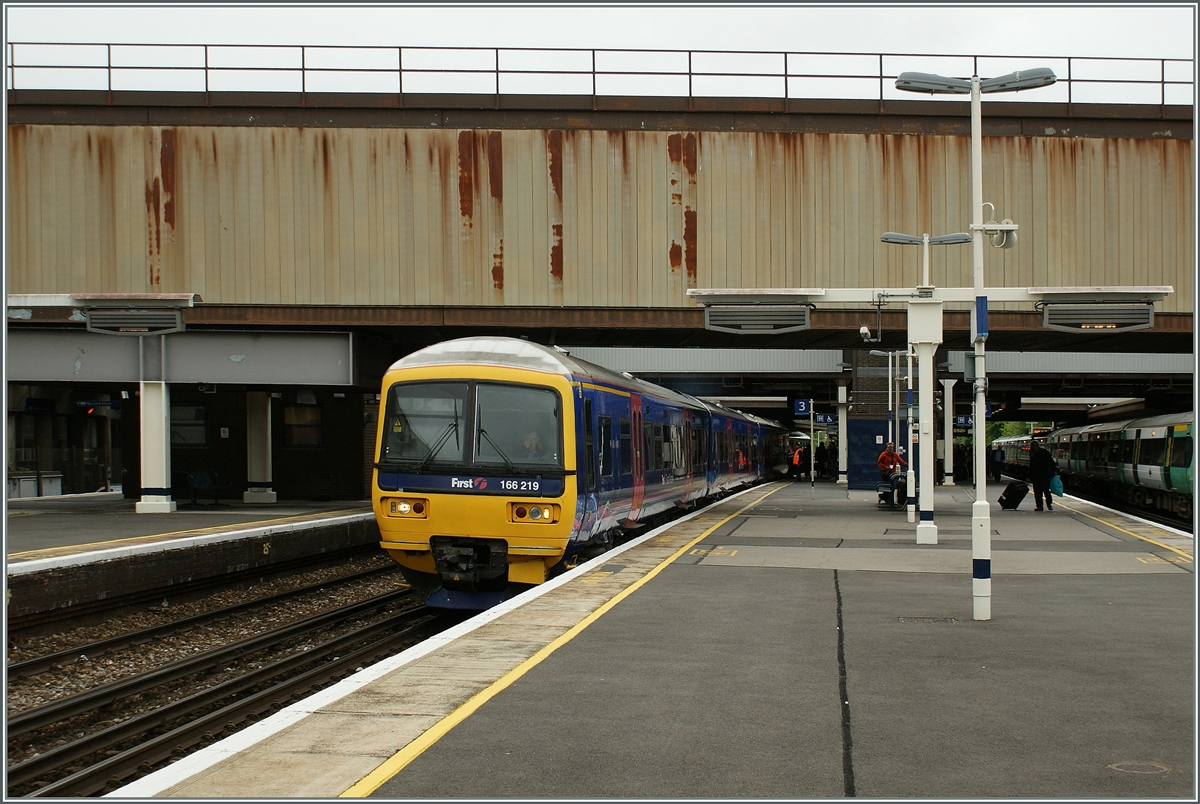 The  First  166 219 in London Gatwick. 
18.05.2011