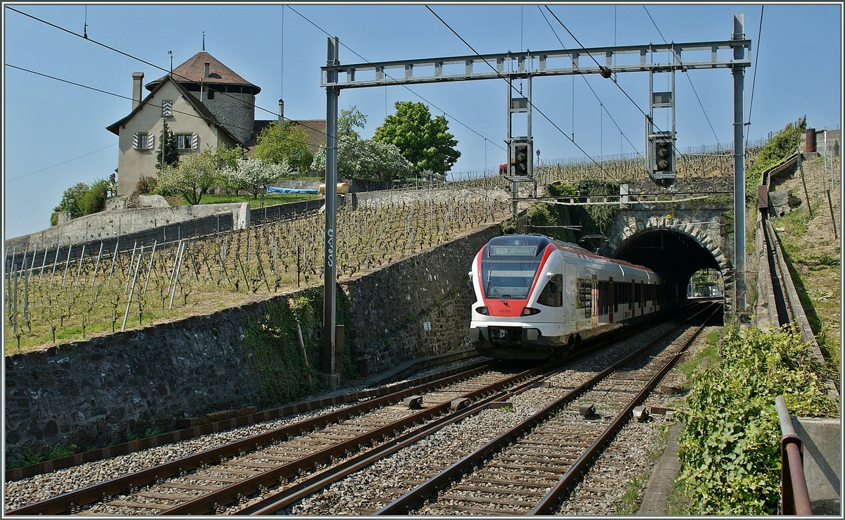 The Flirt 523 522 will be shortly arriving at Lutry.
15.04.2011