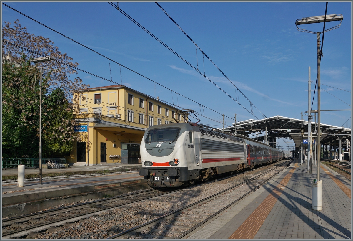 The FS 402 170 with the overnight train service 1962/1964 Palermo/Catania - Milano in Parma. 

18. April 2023
