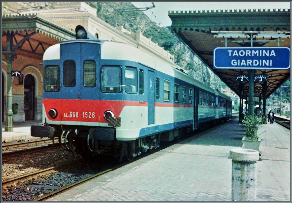 The FS Aln 668 1526 in Taormina Giardini. 

05/1988