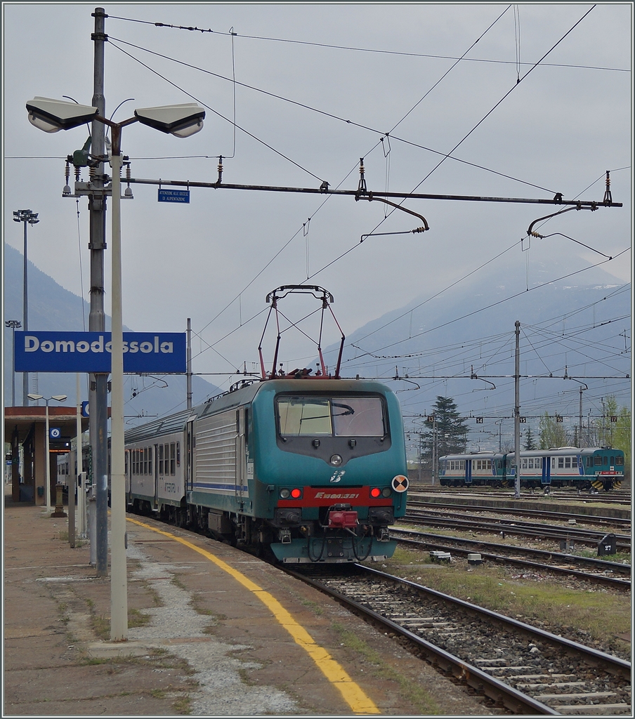 The FS E 464 321 in Domodossola. 
03.04.2014