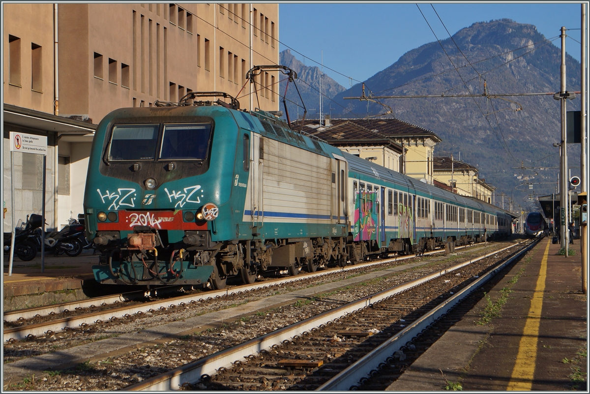 The FS E 464 335 (UIC 91 83 2 464 335-5)  in Domodossola. 
31.10.2014