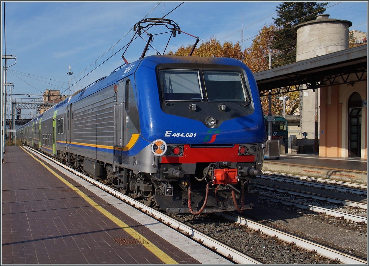 The FS E 464 681 in Luca. 12.11.2015