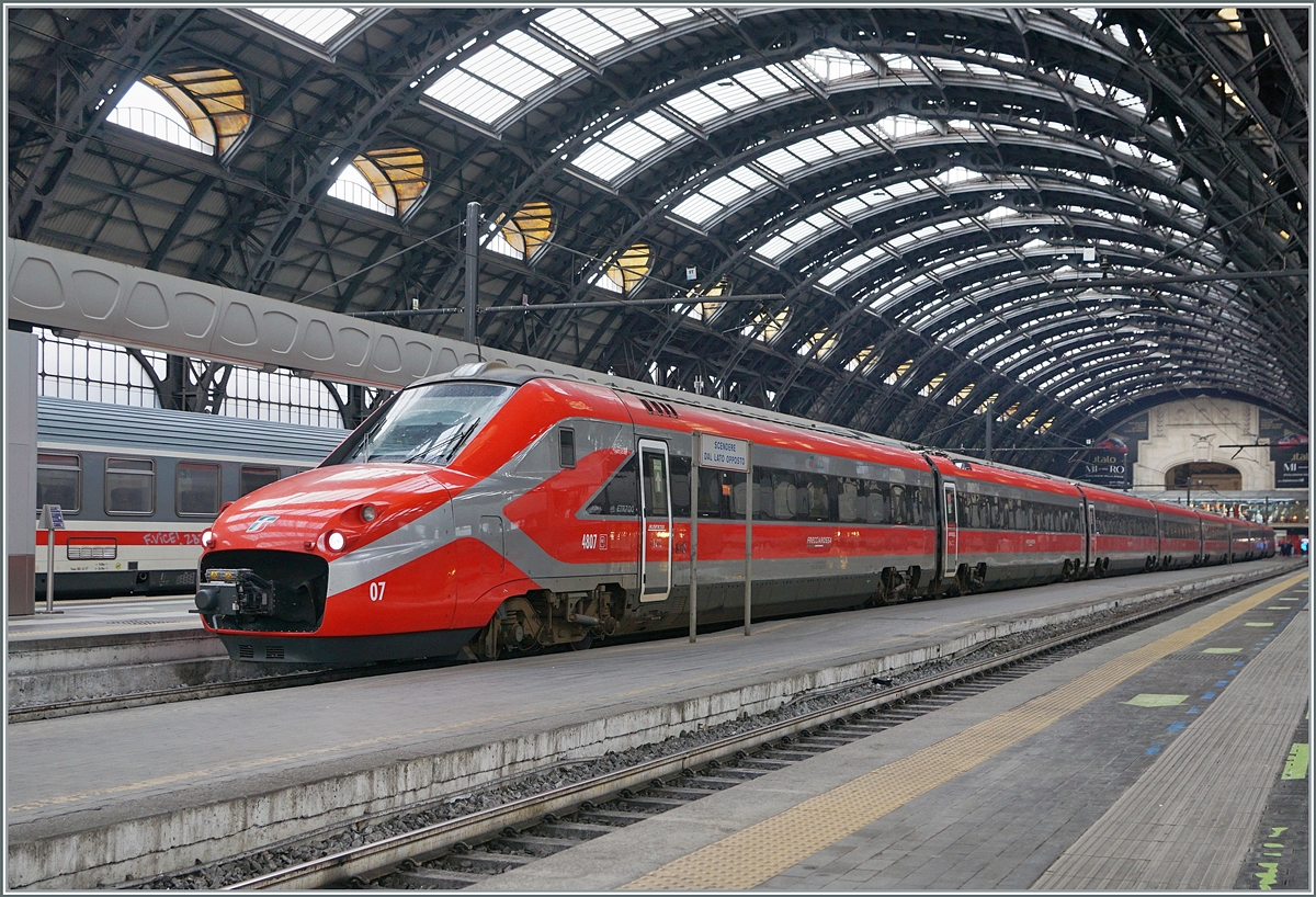 The FS Trenialia ETR 700 007 (ex Fyra) in the new  Frecciarossa  coulor in Milano.

08.11.2022