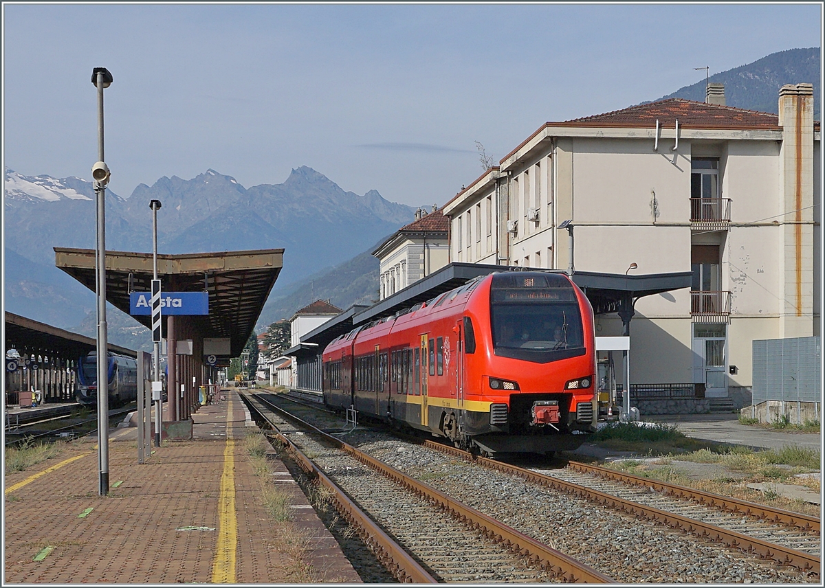 The FS Trenitalia BUM BTR 831 003 in Aosta on the way to Torino Porta Nuova.

27.09.2021