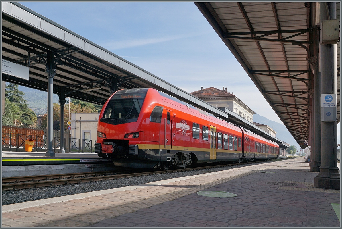The FS Trenitalia BUM BTR 831 003 in Aosta is waiting his departur to Torino Porta Nuova. 

27.09.2021