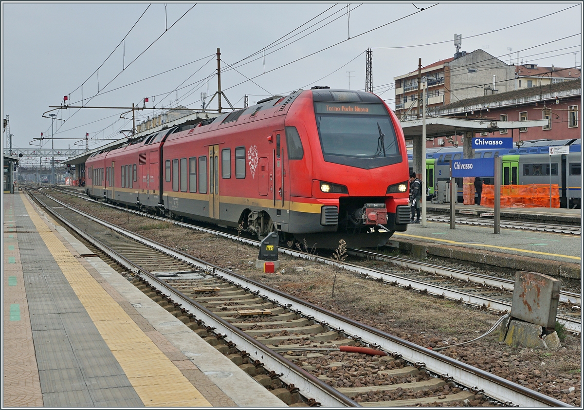 The FS Trenitalia BUM BTR 831 004 on the way from Aosta to Torino is leaving Chivasso. 

24.02.2023