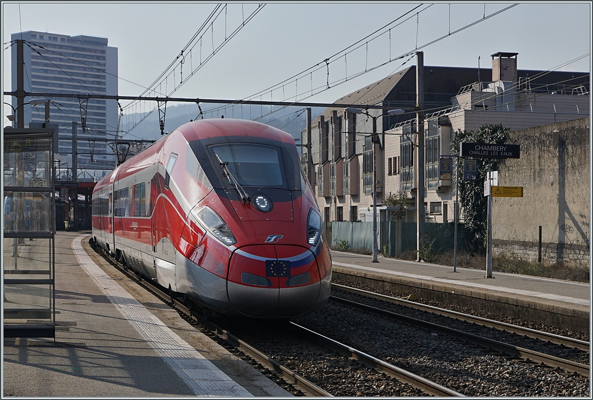 The FS Trenitalia ETR 400 050 on the way from Milan to Paris in Chambéry-Challes-les-Eaux (F). 

22.03.2022
