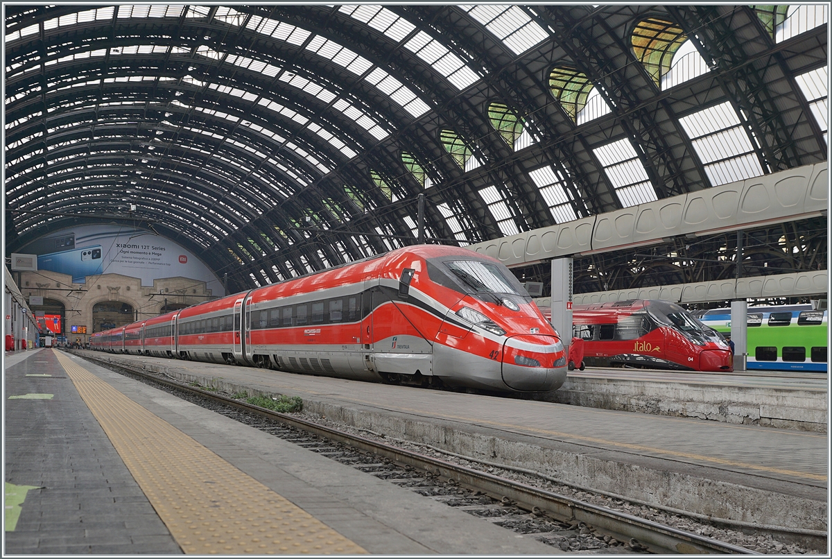 The FS Trenitalia ETR 400 042 in Milano Centrale. 

08.11.2022