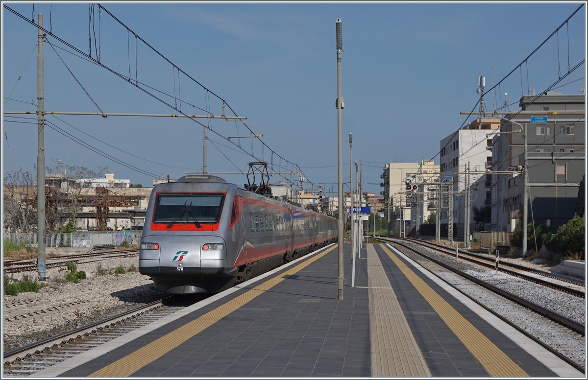 The FS Trenitalia ETR 485 037 is the Frecciargento 8306 on the way from Lecce to Roma in Trani (non stop here) 22.04.2023