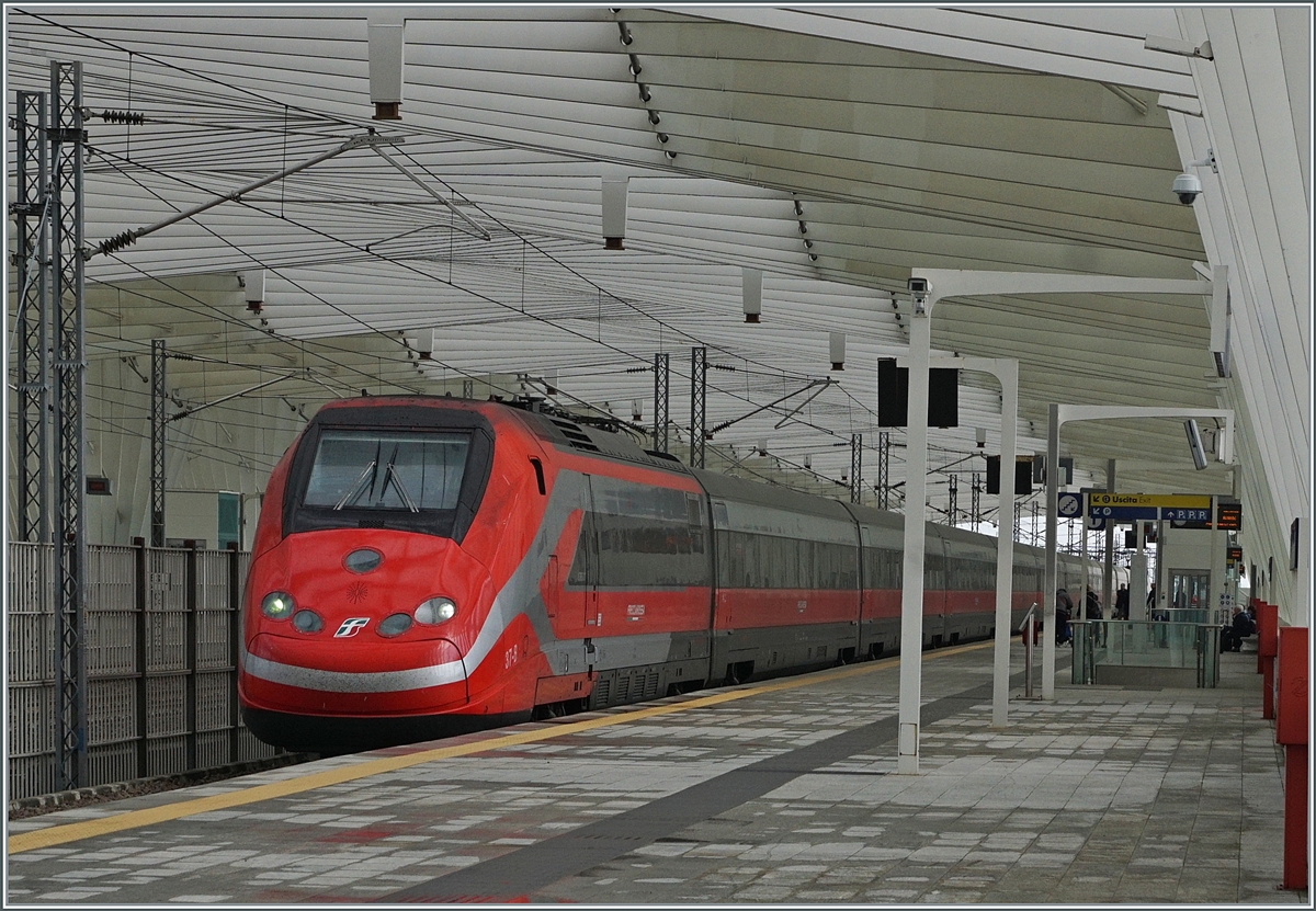 The FS Trenitalia ETR 500 037 leaves in the beautiful Reggio Emilias AV Station. This station was creadet by Santiago Calatrava. 

14.03.2023
