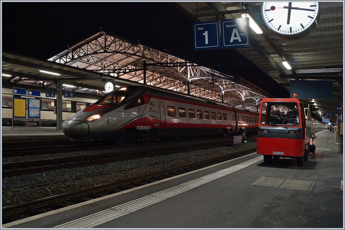 The FS Trenitalia ETR 610 012 it on time.
Lausanne, 18.02.2018