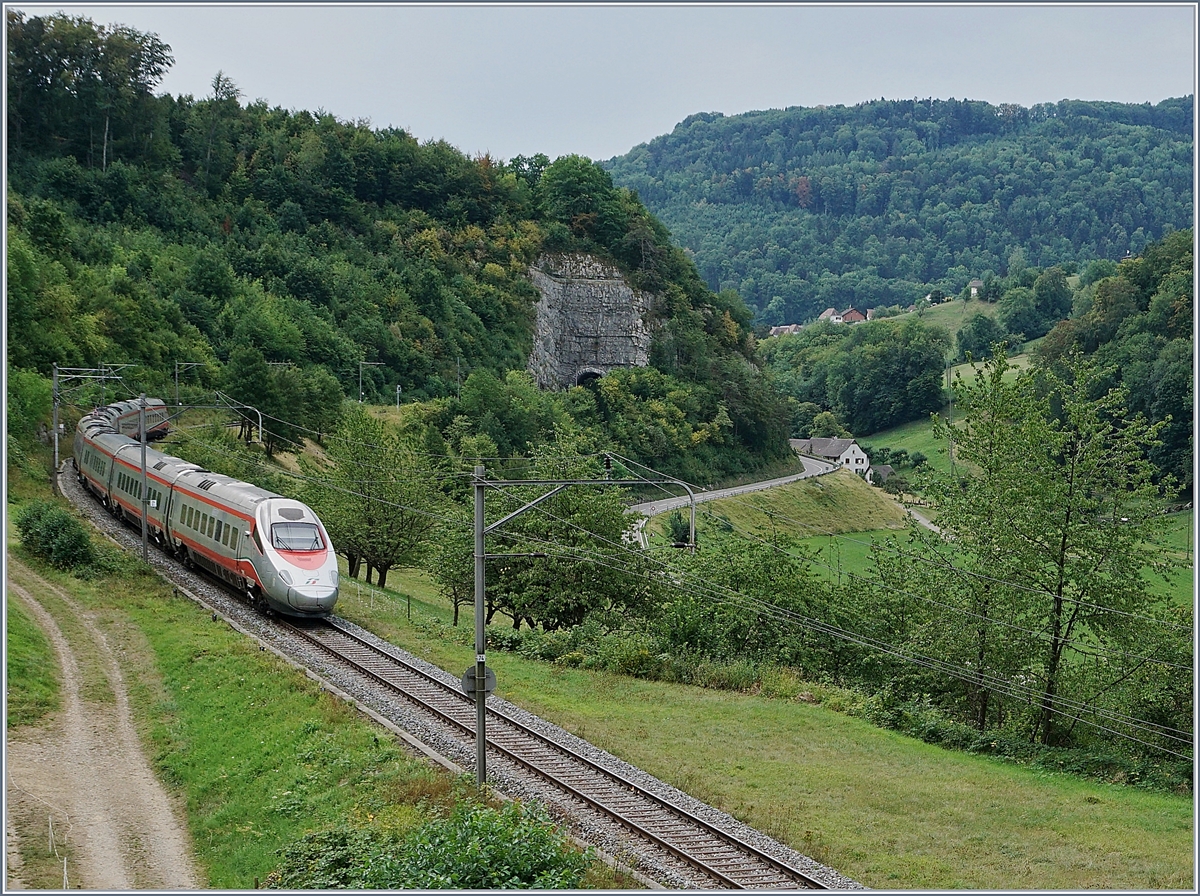 The FS Trenitalia ETR 610 008 on the way from Milano to Basel bewenn Làufelfingen and Buckten.
07.08.2018
