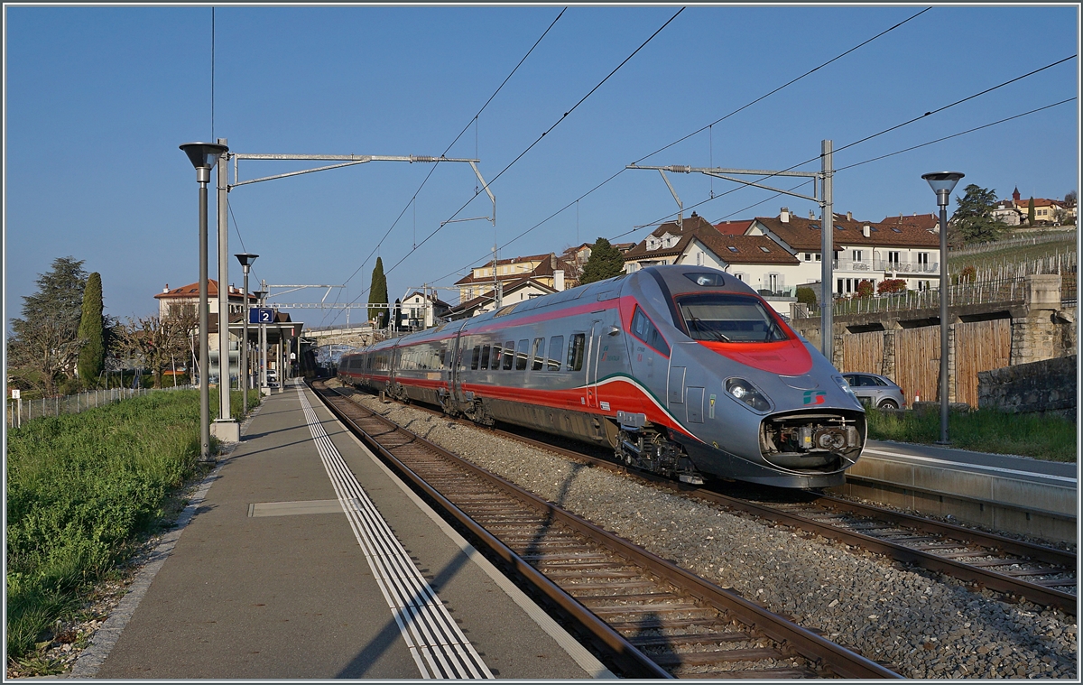 The FS Trenitalia ETR 610 011 on the way to Milano in Rivaz.

03.04.2021