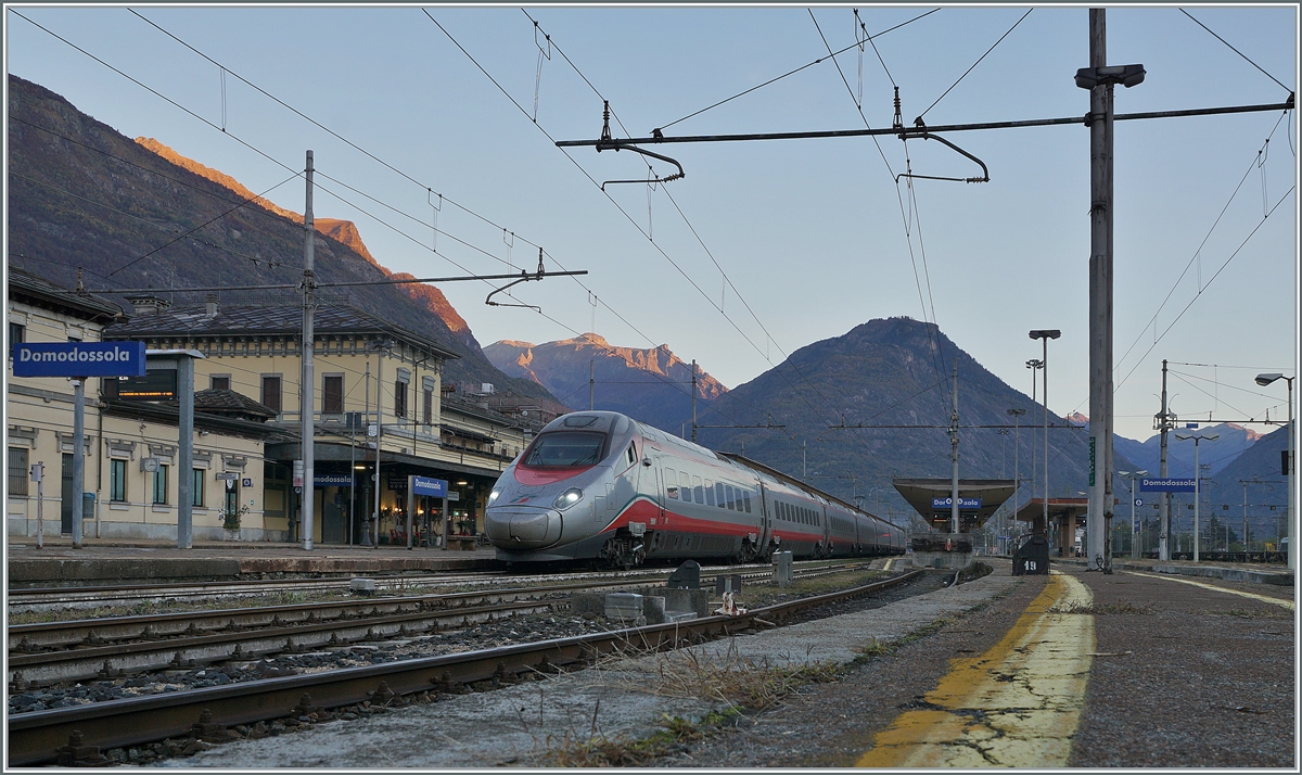 The FS Trenitalia ETR 610 011 by is stop in Domodossola. This train is the EC 35 and runs from Geneva to Milan. 

28.10.2021