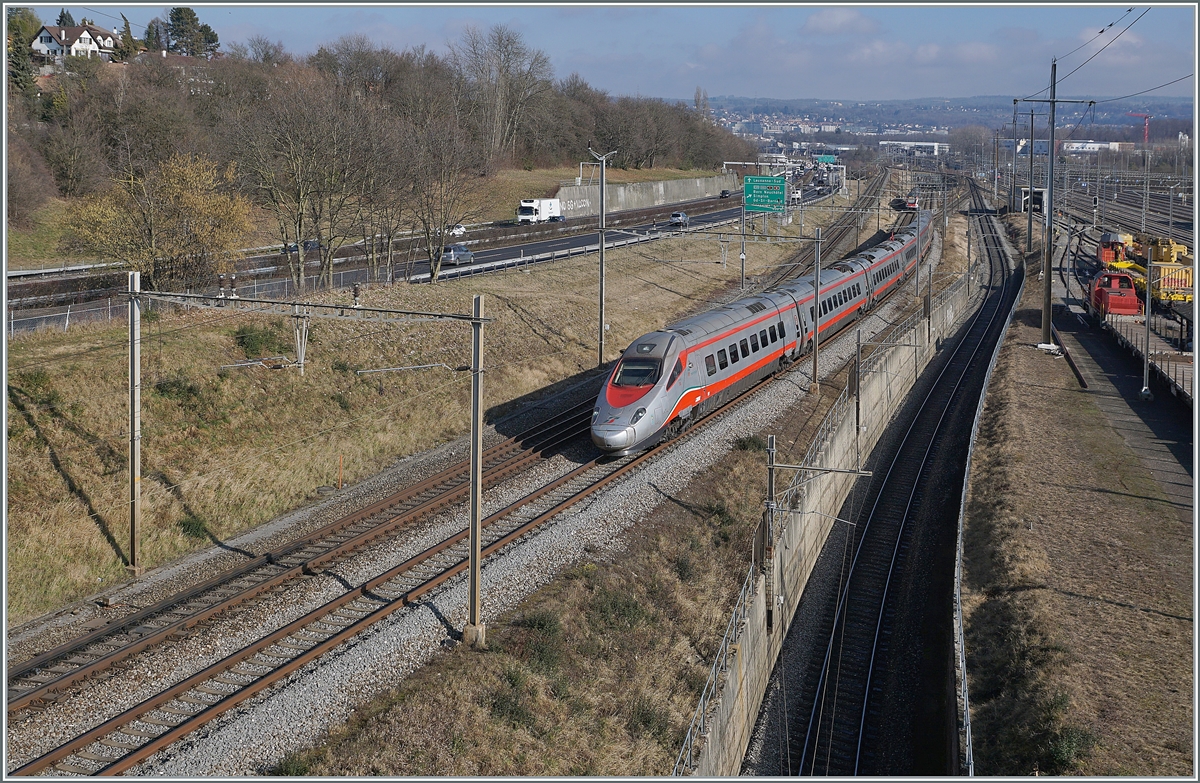 The FS Trenitalia ETR 610 003 on the way form Milano to Brig by Denges Echandens. 

04.02.2022