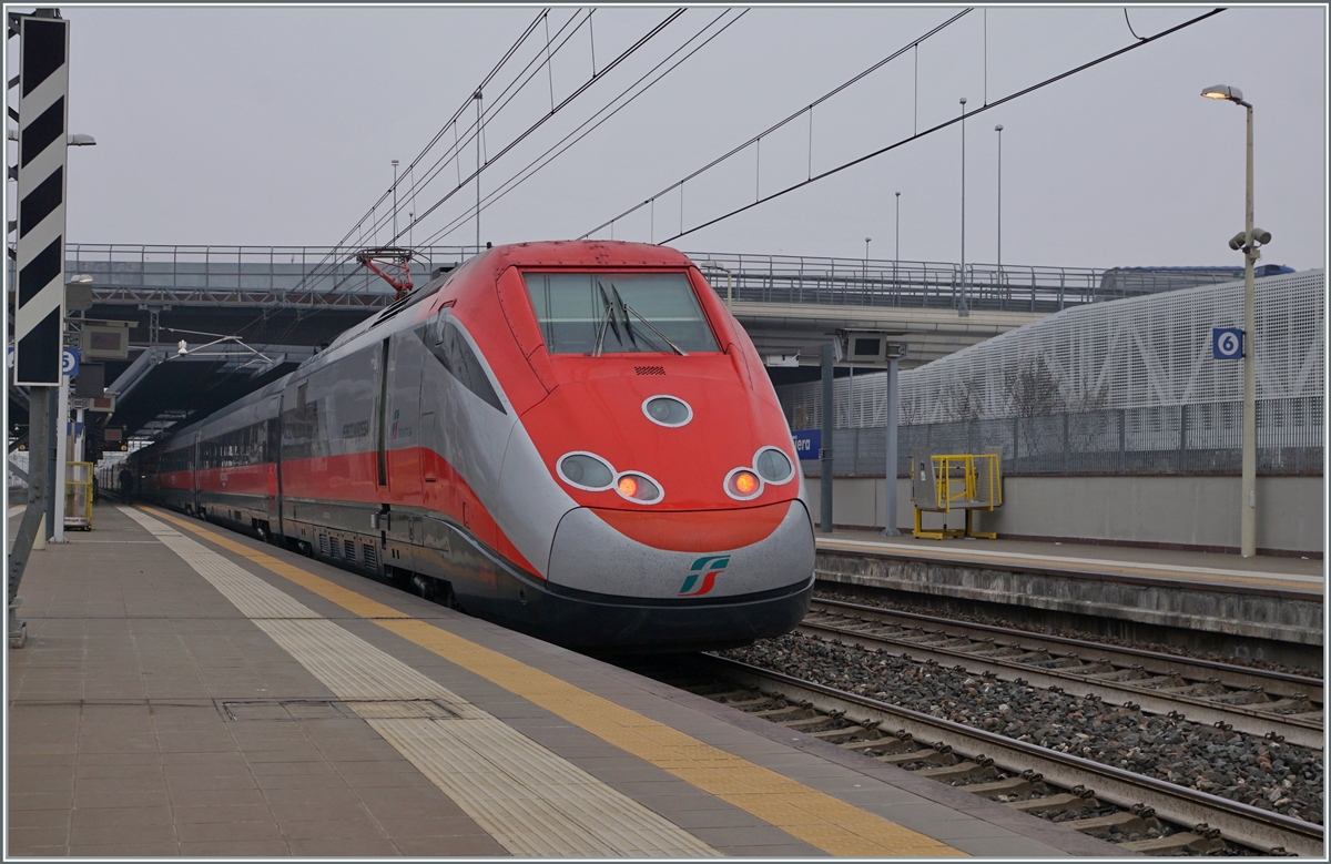 The FS TrerniatliaETR 500 is the Frecciarossa 9300 from Perugia to Torino by his stop in Rho Fiera Milano. 

24.02.2023 