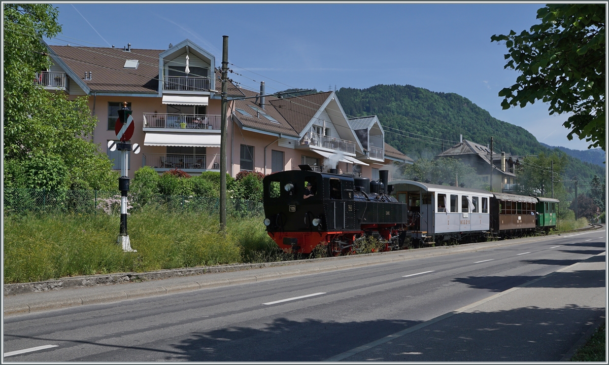 The G 2x 2/2 105 is arriving at Blonay. 

21.05.2022