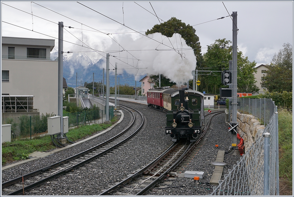 The G 3/3 N5 with the Riviera Belle Epoque from Vevey to Chaulin in St-Légier. 

27.09.2020