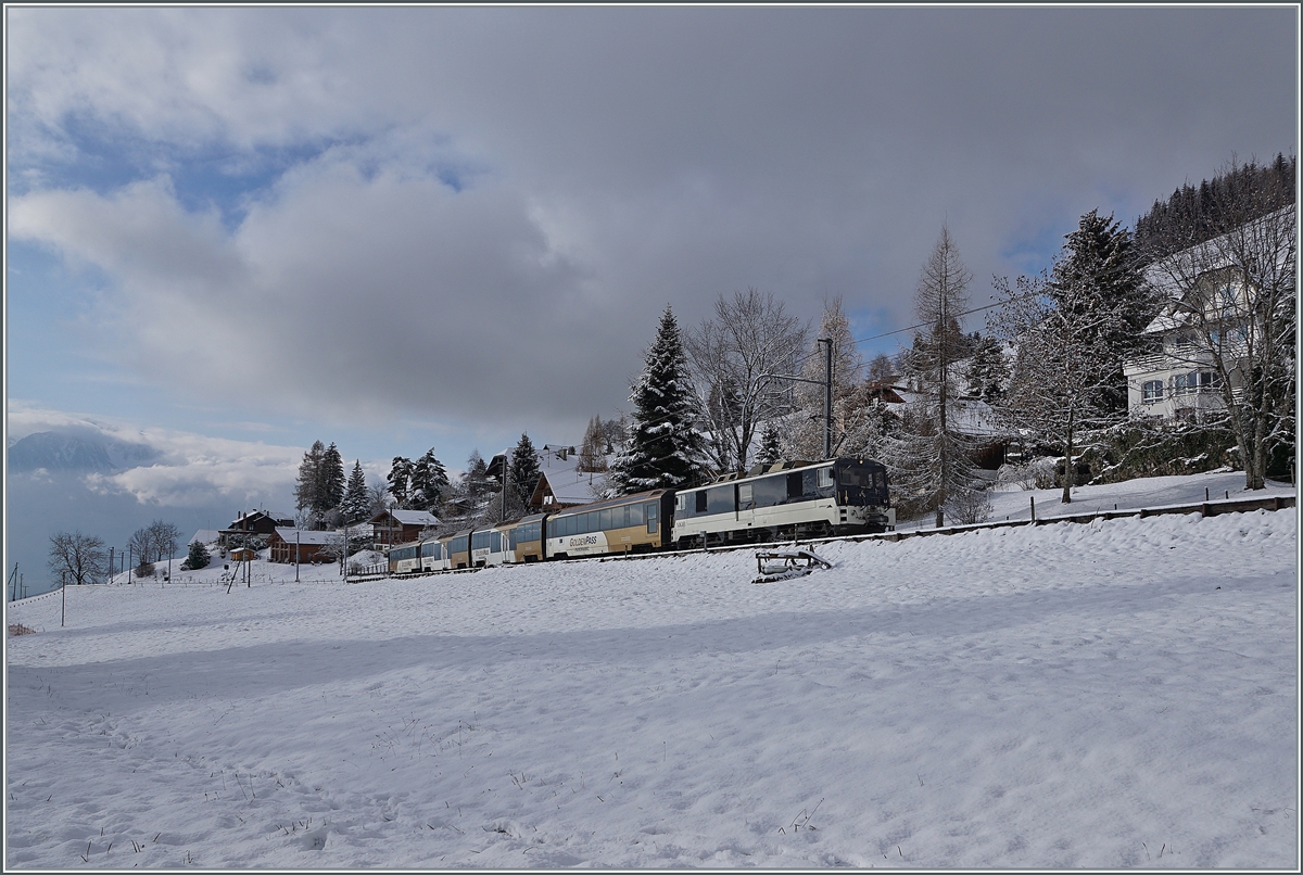 The GDe 4/4 6005 wiht his MOB GoldenPass Panoramic service from Montreux to Zweisimmen by Les Avants. 

02.12.2020