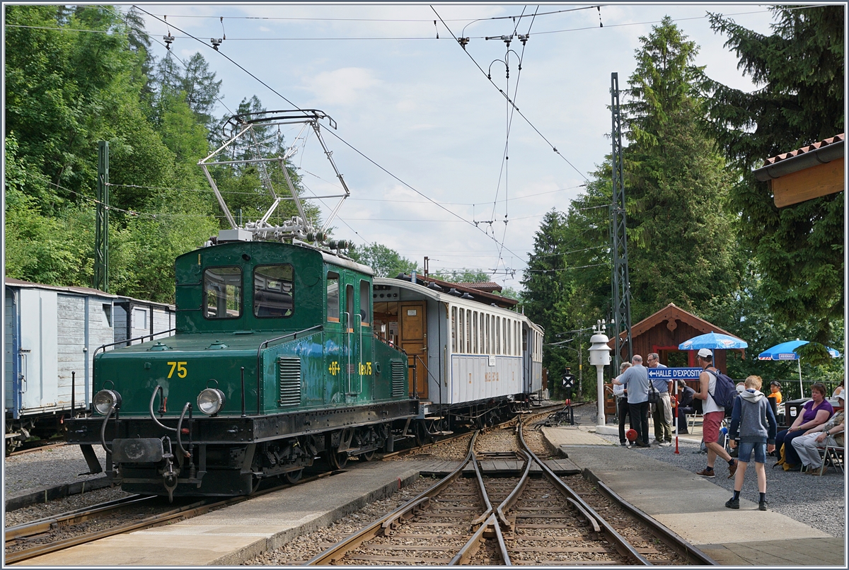 The Ge 4/4 N° 75 in Chaulin.
03.06.2017