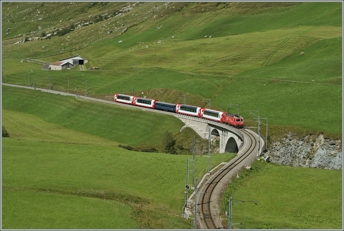 The Glacier Express 902 from Zermatt to Davos by Hospental. (1200px)
29. 08.2013