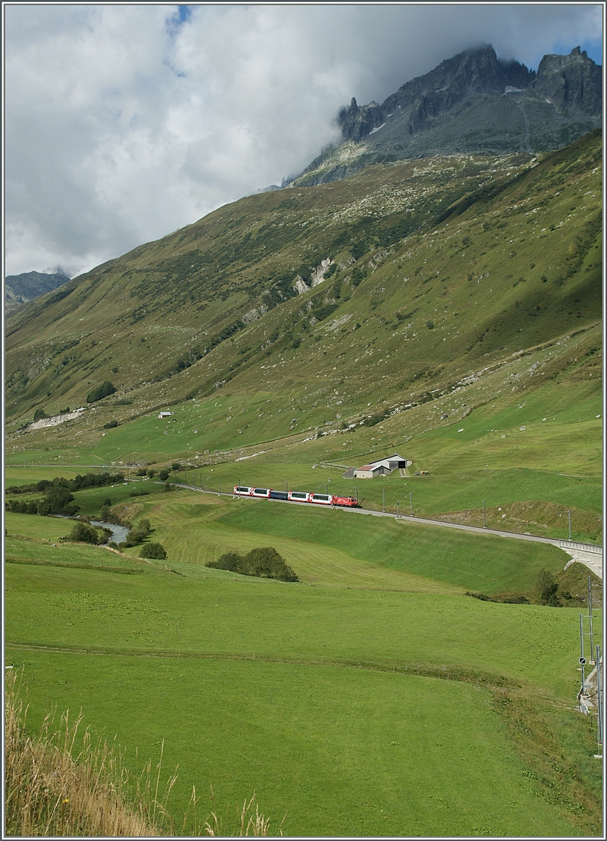 The Glacier Express Zermatt Davos between Realp and Hospental.
29.08.2013