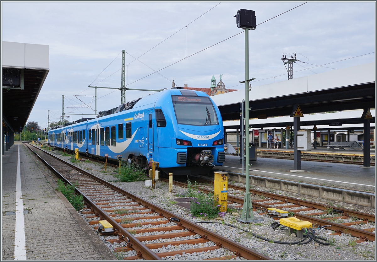 The Go-Ahead ET 4.25 to Memmingen is waiting in Lindau Insel his departure.

13.09.2022